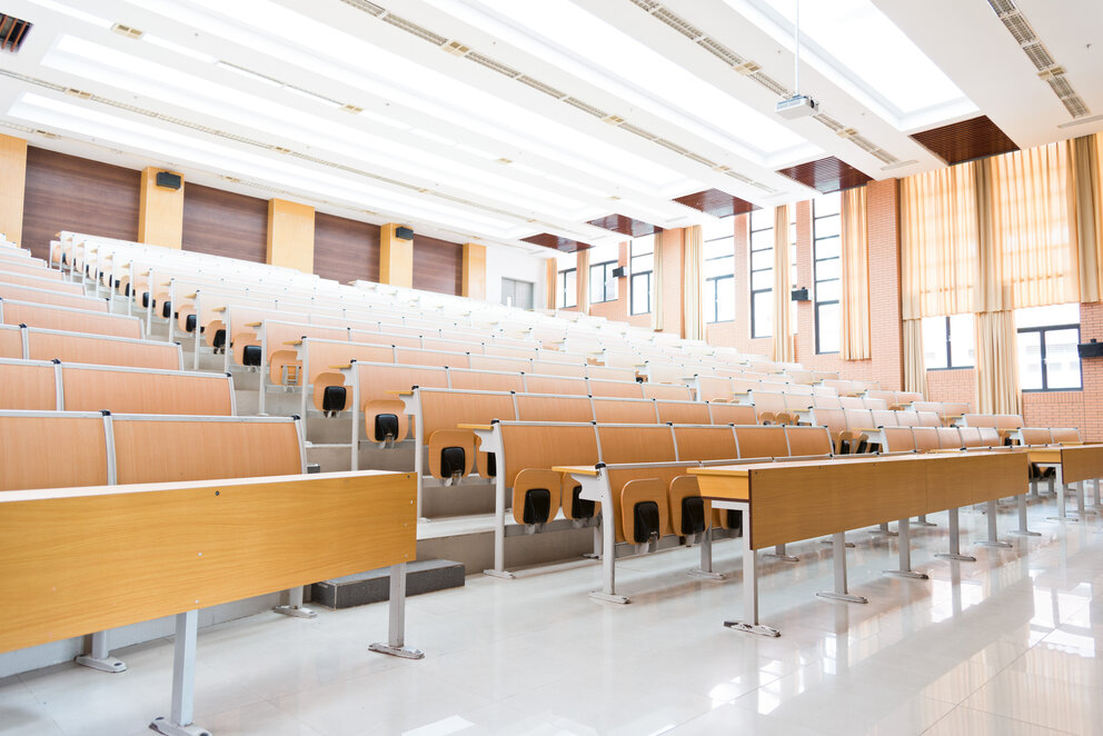 Hörsäle, Labore und Bibliotheken Beleuchteter Hörsaal