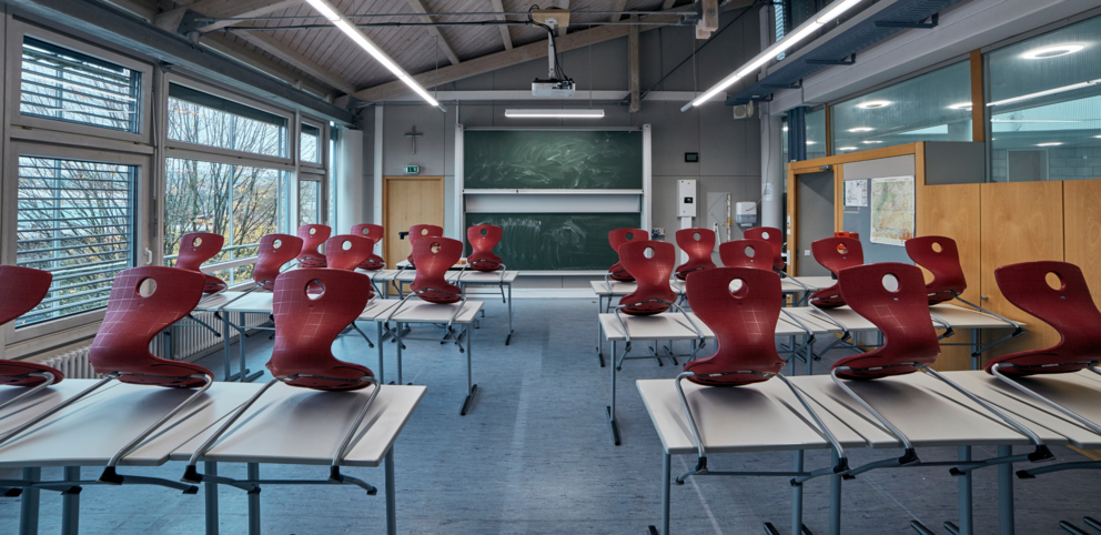 Beleuchtung in einem Unterrichtsraum